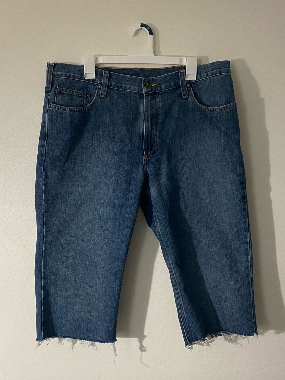 Men’s DIY Frayed Cropped Carhartt Jeans blue denim capris/jorts size 38